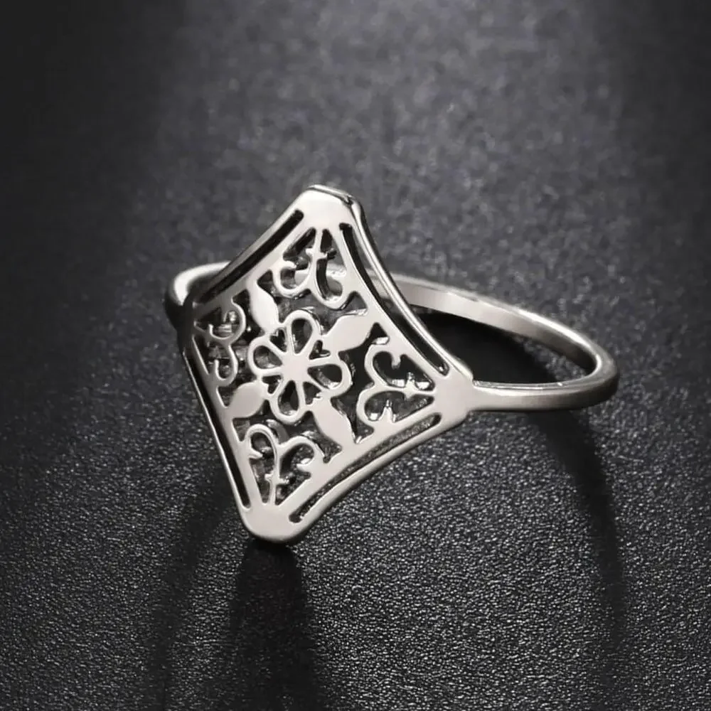 14k White Gold Plated 316L‎ Cut Out Filigree Ring, Size 6